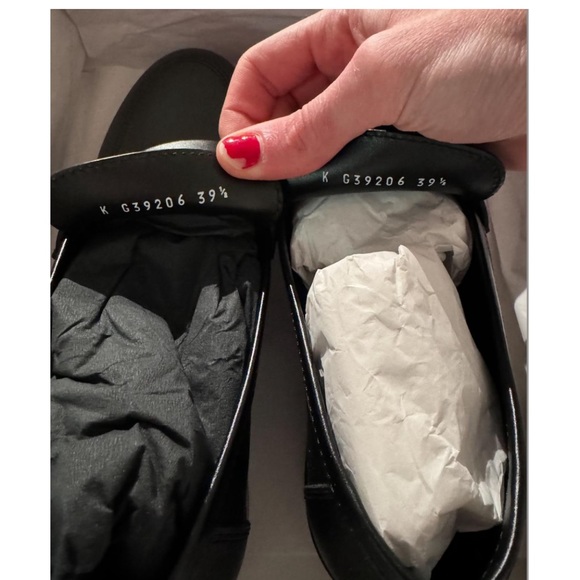 CHANEL loafers!! Amazing deal. Worn once minimal wear no sign of wear on leather - Picture 4 of 6